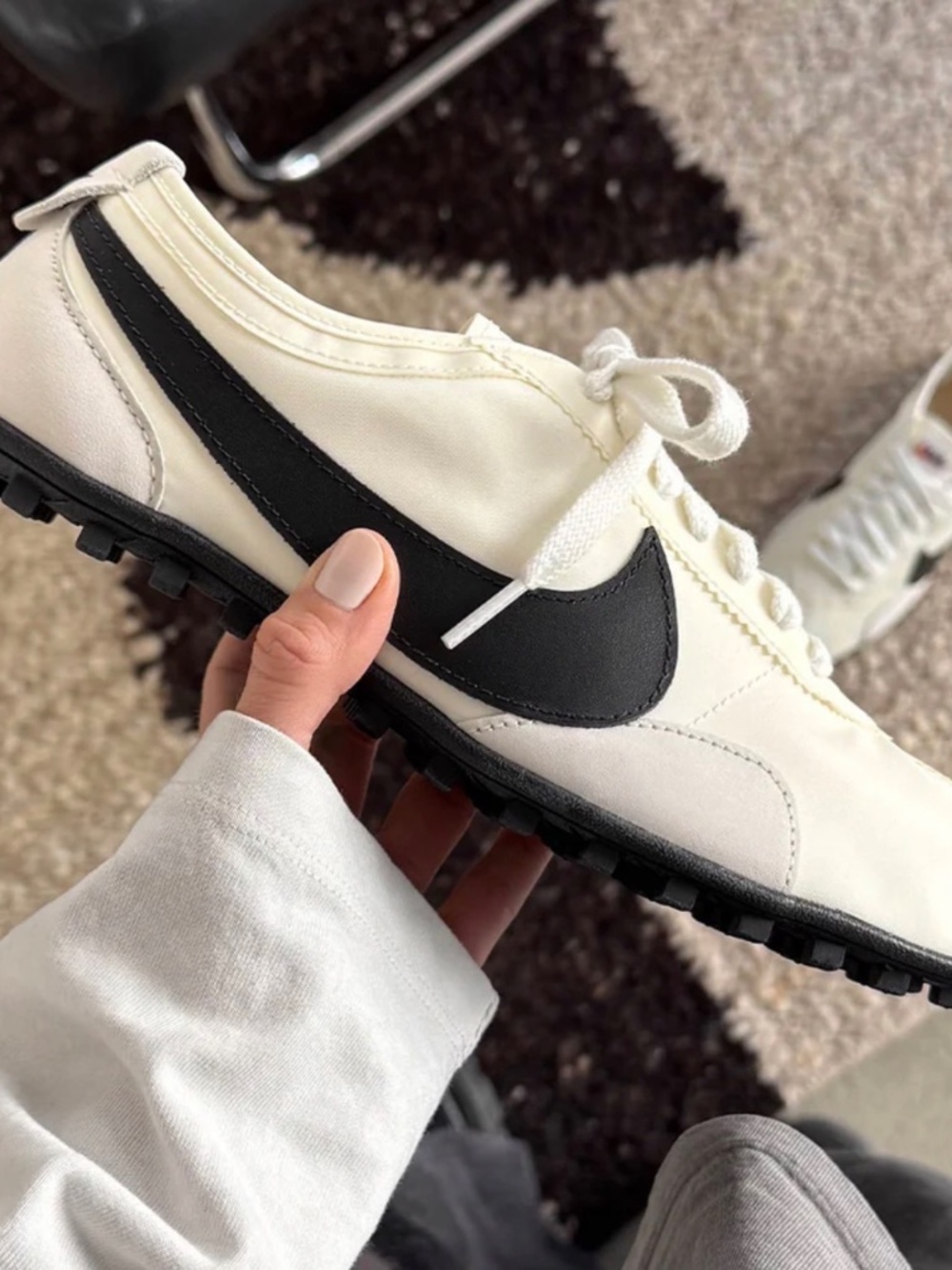 NIKE Moon Shoe OG soft pearl and black NEW